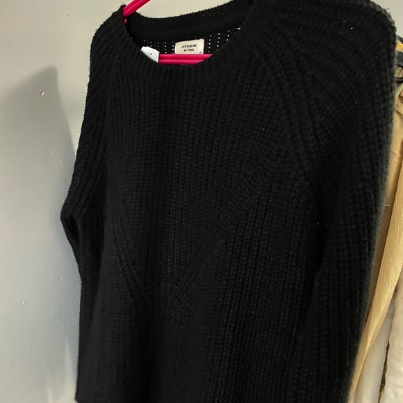 Black sweater - Picture 2 of 2